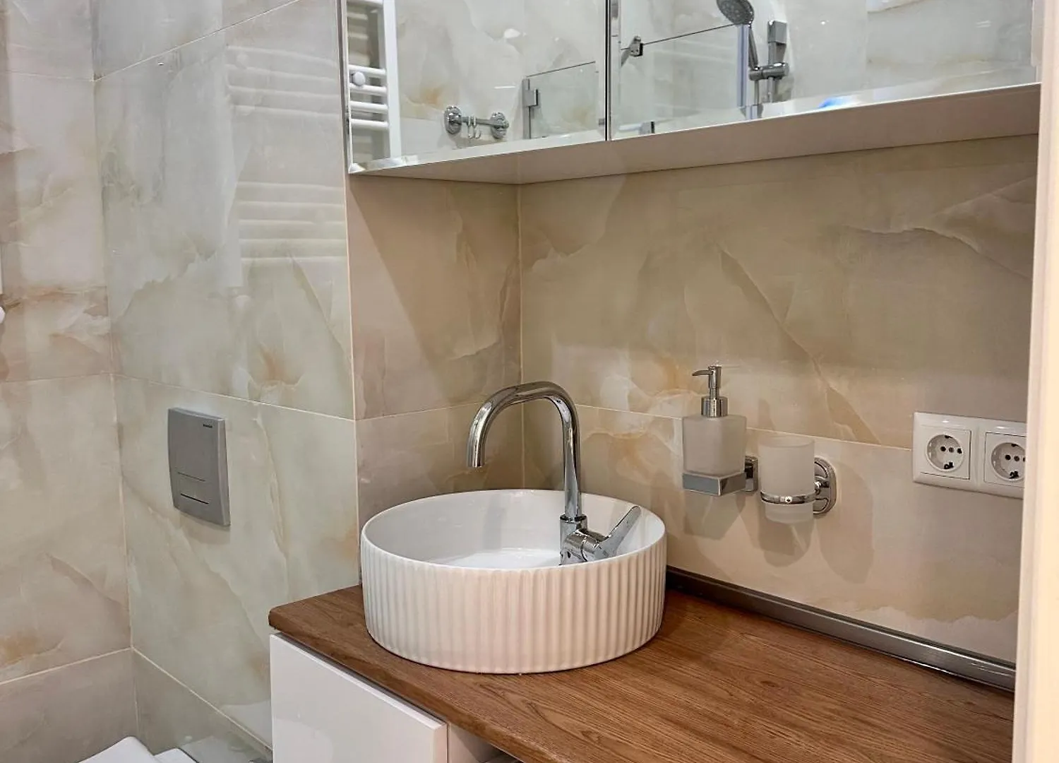 Apartment Elen'S Bi Residence Batumi Georgia
